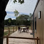 Camp'hotel Domaine Du Perche Bellemois 度假居